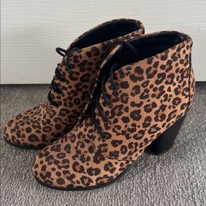 NWOT- Stylish Leopard Print Ankle Booties